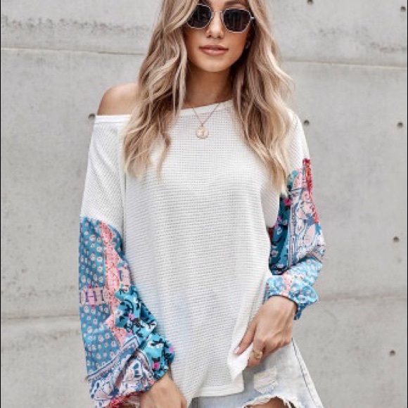 Blossom Contrast Swiss Dot Knit Top - Picture 6 of 16